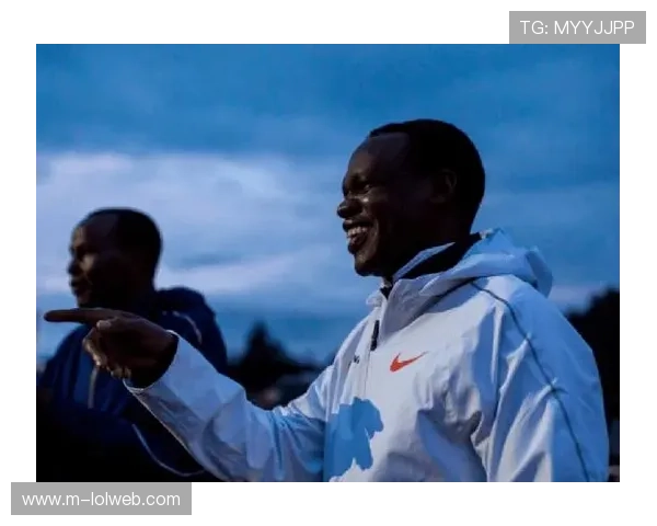 波士顿马拉松训练营开放，基普乔格现身指导业余跑者