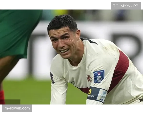 特写：告别时刻，基耶萨在弗兰基球场完成代表尤文的最后一舞，泪洒赛场。